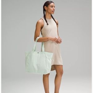 Lululemon Kohlrabi green Side-Cinch Shopper Bag 18L NWT